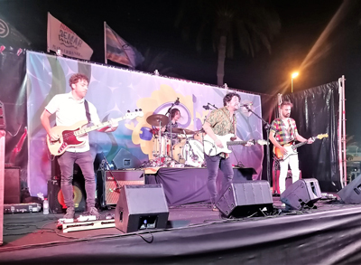 La banda almeriense Loudly ofreci un gran concierto en la Urbanizacin de Roquetas de Mar 