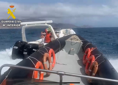 Noticia de Almería 24h: La Guardia Civil recupera una embarcación robada en Carboneras cuando se dirigía a Melilla