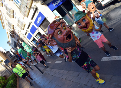 Noticia de Almera 24h: Los Gigantes y Cabezudos cumplen con la tradicin durante la Feria de Almera
