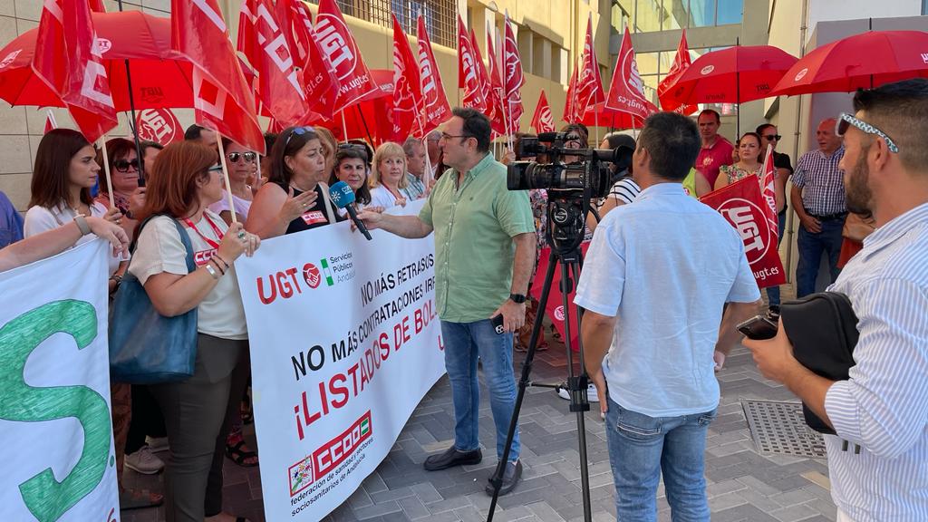 CCOO y UGT Almería Protestan por la "Inmediata Actualización" de la Bolsa del SAS 