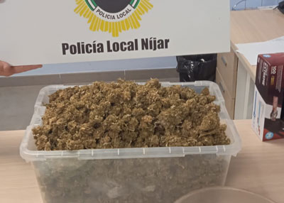 La Polica Local de Njar detiene a un hombre tras incautar kilo y medio de marihuana en una vivienda de Fernn Prez