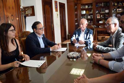 Noticia de Almera 24h: UAL, Ayuntamiento de Roquetas de Mar y Asociacin S.O.S Retomar el vuelo trabajarn en preservar las aves urbanas