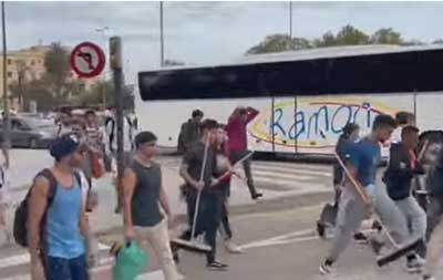 Noticia de Almera 24h: La Solidaridad con Valencia asombra al Mundo. Miles de personas acuden en su ayuda