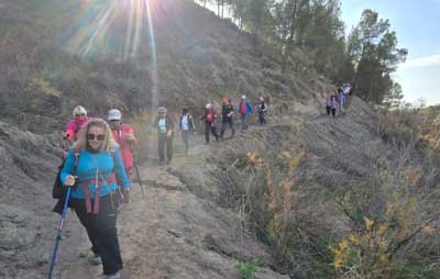 Noticia de senderismo en Almería 24h: Medio centenar de senderistas disfrutaron del Geoparque en la última salida del año del programa 'Deporte y Naturaleza'