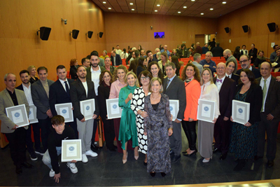 Noticia de Almera 24h: La Universidad premia el talento y compromiso de sus antiguos alumnos y amigos de honor