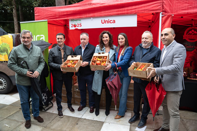 Noticia de Almera 24h: Almera celebra el Da del Tomate, con 5.000 kilos repartidos entre miles de almerienses