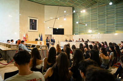 Noticia de Almera 24h: La alcaldesa recibe a ms de 80 alumnos y profesores del programa Erasmus del Agrupamento de Escolas de Barcelos, del norte de Portugal  