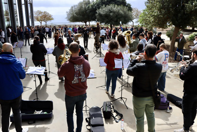 Noticia de Almera 24h: Un flashmob sobre cine sorprende a cientos de estudiantes en la Universidad