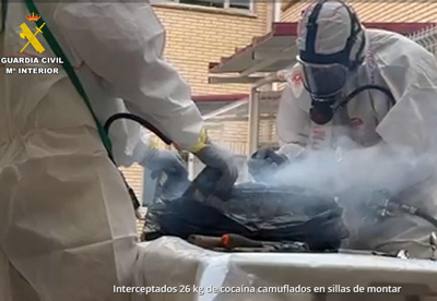 Noticia de Almera 24h: Localizan 26 kilos de cocana escondidos en sillas de montar