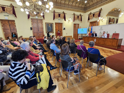 Noticia de Almera 24h: La 45 Feria del Libro de Almera escribe una brillante primera pgina con el pregn de Juan Manuel Gil y la visita de Mximo Huerta