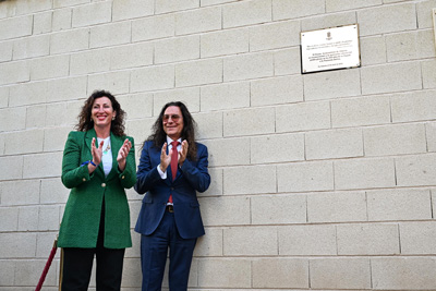Noticia de Almera 24h: Una placa conmemorativa del 600 aniversario de la llegada del pueblo gitano a la pennsula ibrica preside desde hoy la ‘Plaza Tomatito’