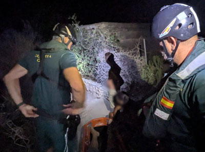 Rescatada una persona herida tras sufrir una cada en una zona de difcil acceso en la Cala de San Pedro 