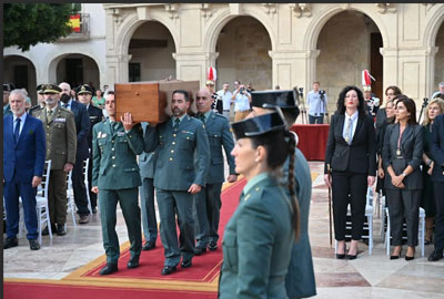 Noticia de Almera 24h: ‘Los Coloraos’ ya reposan bajo el monumento a los Mrtires de la Libertad, en la Plaza de la Constitucin