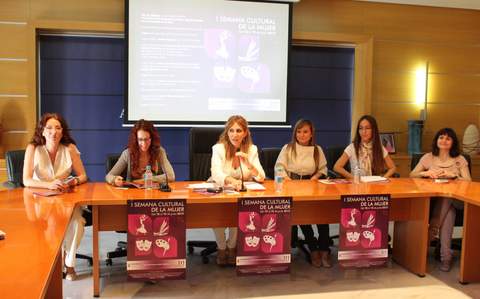 Explosin de actividades con asociaciones y artistas locales de El Ejido para celebrar la I Semana Cultural de la Mujer