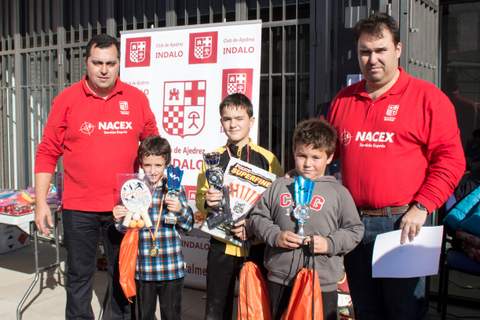 Juguetes y Trofeos en el encuentro de navidad del Club de Ajedrez Indalo con los alumnos de sus escuelas