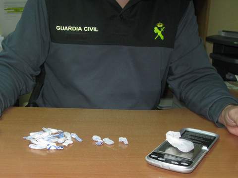 La Guardia Civil detiene a 4 personas relacionadas con el menudeo de drogas