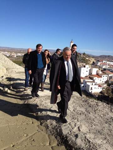 El subdelegado del Gobierno visita el cerro de Las Lomas tras la presentacin de un informe que seala el origen de los desprendimientos
