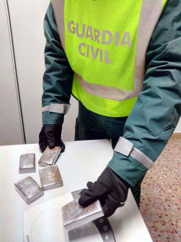 Detenido con 480 gramos de hachs oculto en la guantera del vehculo que conduca