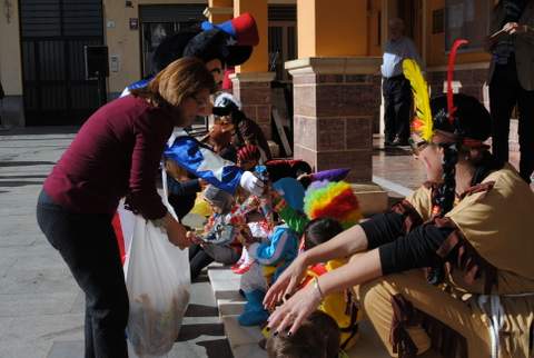 Arranca el Carnaval de Gdor con el Pasacalles infantil