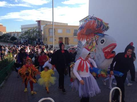 Medio millar de pechineros viven y entierran el carnaval con una suculenta merienda