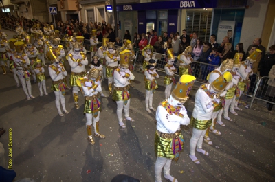 Un espectacular desfile de comparsas sirvi como clausura al Carnaval 2014