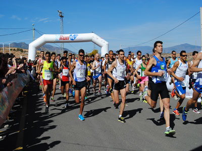 700 atletas corren junto al mtico Abel Antn la carrera popular de Gdor