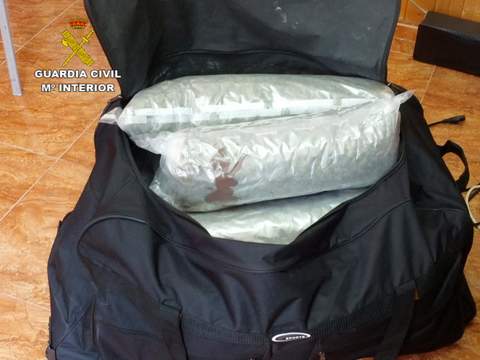 La Guardia Civil detiene a una persona con ms de 17 Kg. de marihuana