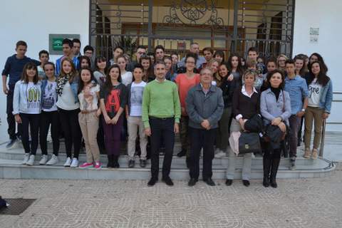 Alumnos del liceo Jeanne DArc de St. Sylvain visitan el Ayuntamiento dentro del intercambio con el IES Puebla de Vcar