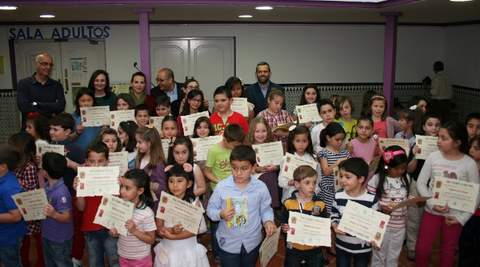 El Ayuntamiento entrega los premios a los ganadores del Certamen de Cuentos Callejica de los Duendes y a los Mejores Lectores Infantiles