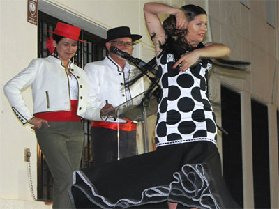 El 4 Desfile de Moda Flamenca de LA CASA TEJ, rene a Reinas y Damas de Honor de Fiestas de pasadas ediciones