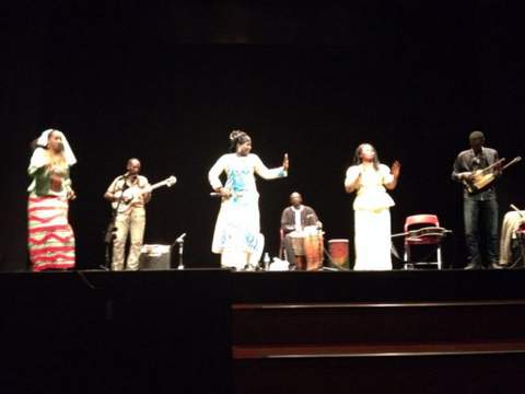 La Asociación de Mujeres Africanas de Vícar celebra su primera actividad cultural en el Teatro Auditorio