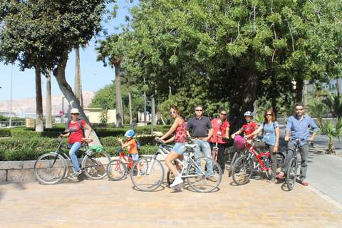 La bahía de Almería protagoniza la primera visita guiada en bici