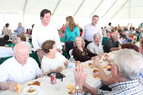 Cerca de 400 mayores del municipio participan en la degustacin gastronmica y de repostera dentro de la Semana del Mayor