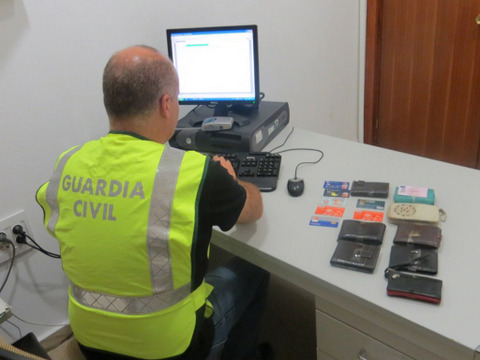 La Guardia Civil detiene a 3 carteristas que actuaban en el Levante almeriense