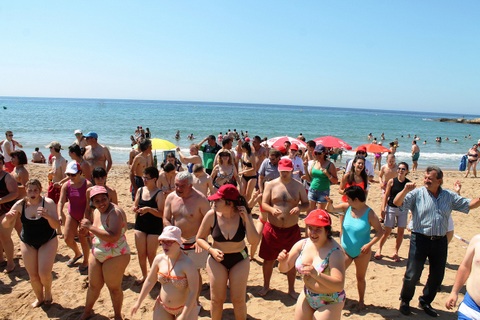 Las playas de San Juan de los Terreros se vuelven a llenar de alegra con los 400 jvenes de los Centros Ocupacionales de la provincia