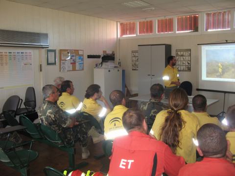 El Infoca adiestra en tcnicas de extincin de incendios forestales a personal del Campo de Maniobras y Tiro 'Alvarez de Sotomayor' 