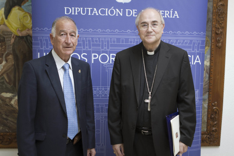Diputacin y Obispado firman un convenio para asistencia religiosa a la Residencia