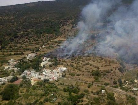 El fuego se ceba en el paraje de Los Coloraos de la Alpujarra almeriense