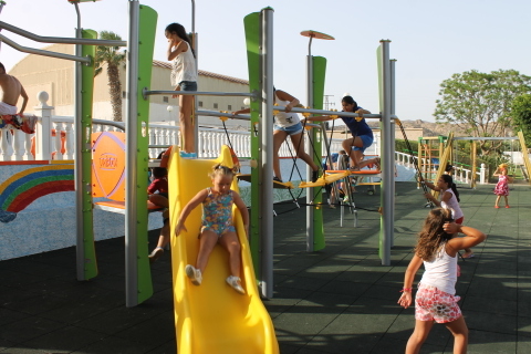 Gdor estrena el nuevo parque infantil que ampla la zona de juego para los nios