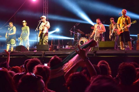 Manu Chao cierra en Vcar su gira por Espaa con un concierto inolvidable