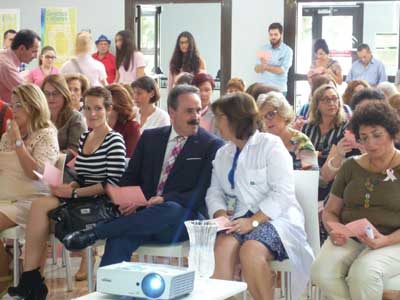 El Hospital de Poniente celebra el Da Internacional del Cncer de Mama con la exposicin Huellas