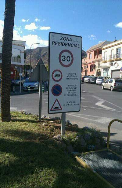Huércal de Almería intensifica las tareas de mejora de la señalización vial