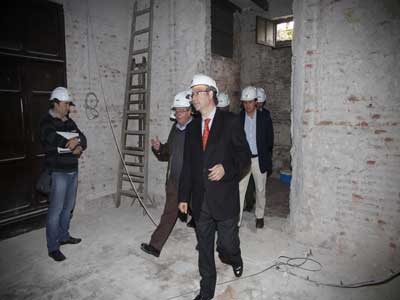 El alcalde visita las obras del futuro Museo Doa Pakyta, que est cumpliendo los plazos