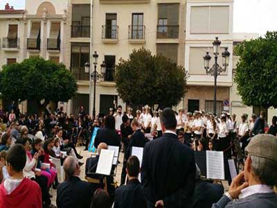 Los músicos de Huércal-Overa celebran Santa Cecilia con un concierto en la Plaza de la Constitución