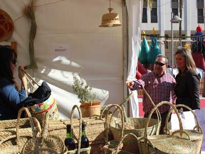La Plaza Mayor acoge hasta el domingo un mercado de Productos de la Alpujarra