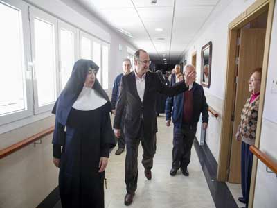 El alcalde visita la residencia de mayores Santa Teresa de Jornet tras las obras de remodelacin