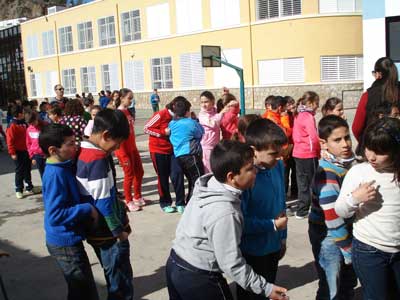 Los escolares de los centros educativos de Gdor conmemoran el Da de Andaluca