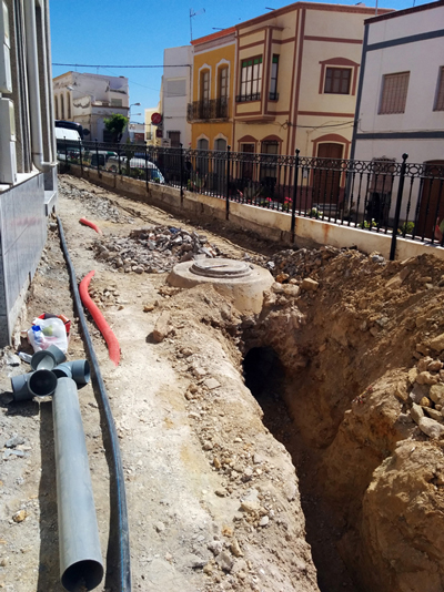 Tabernas inicia las obras de renovacin del pavimento e infraestructuras de la calle Juan Barrau