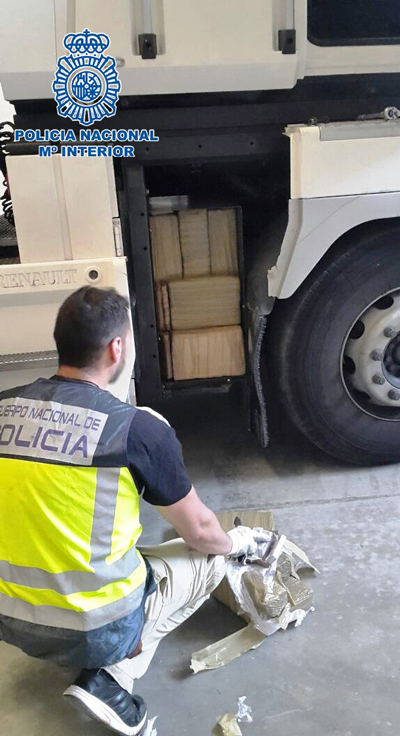 La Polica Nacional se incauta de 210 kilos de hachs ocultos en un camin caleteado 
