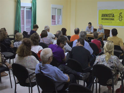 Francisca Medrn (Amnista Internacional) presenta en Almera La vivienda en Espaa, un derecho hipotecado